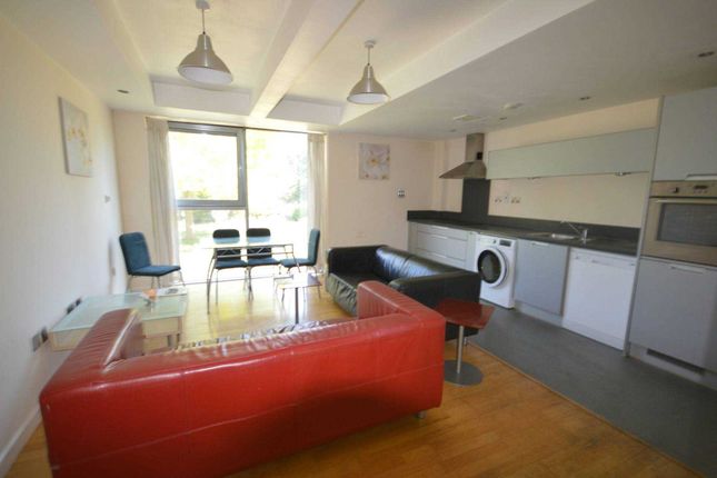 Flat to rent in Hermit Road, Canning Town