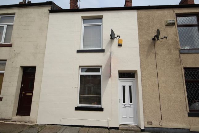 2 bed terraced house to rent in South View, Bamford, Rochdale OL11