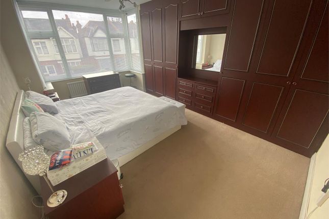 25, Montgomery Road, Edgware photo 4