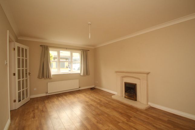 Springfield Way, Harrogate photo 2