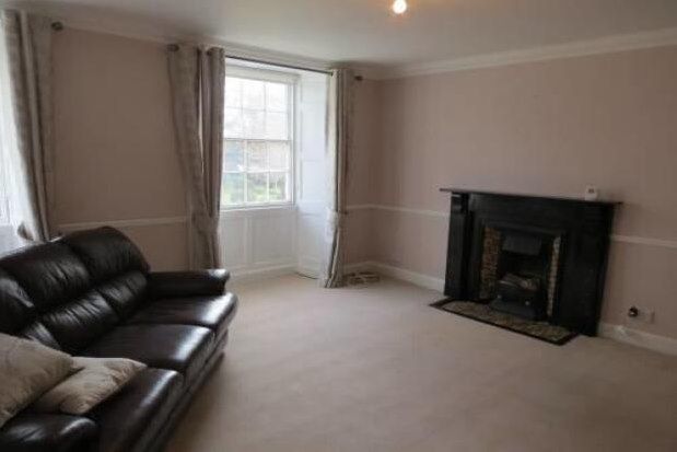 Flat to rent in Duncombe Place, York