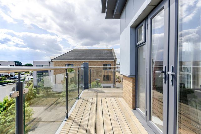 Flat 75 Clovelly Court, 6 Wintergreen Boulevard, West Drayton photo 4