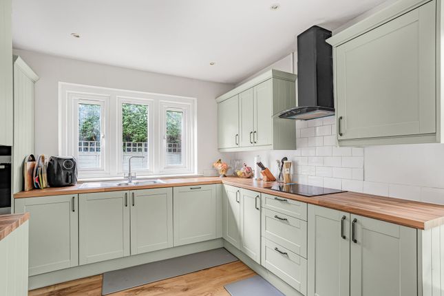 Pams Cottage,, Ampney Crucis, Gloucestershire photo 3