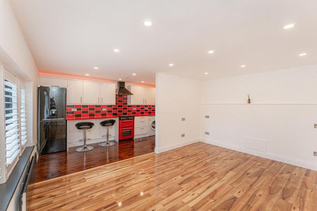 15, Caroe Court, Edmonton photo 2