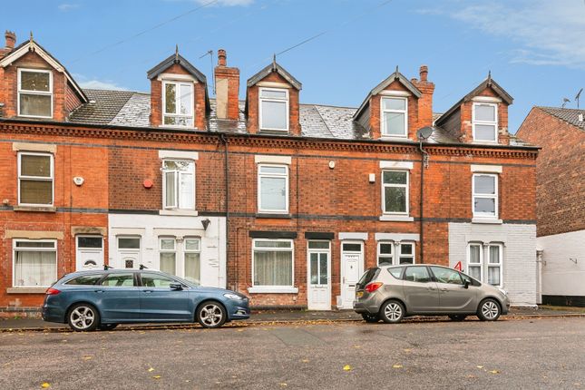 3-bed terraced on Meadow Lane, Nottingham, £120,000