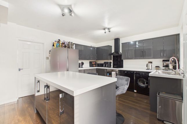 33 Tickton Grove, Hull, East Riding of Yorkshire photo 2