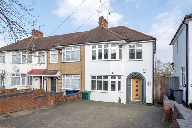 Property for sale in Weirdale Avenue, London