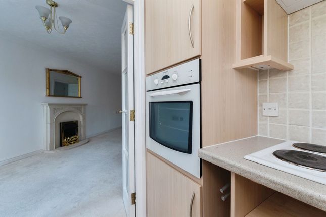 Flat 19, St. Georges Court, 458, Ringwood Road, Ferndown photo 3
