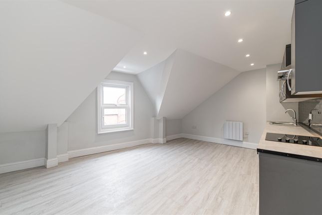 Flat 2, 213, Whitley Road, Whitley Bay photo 2