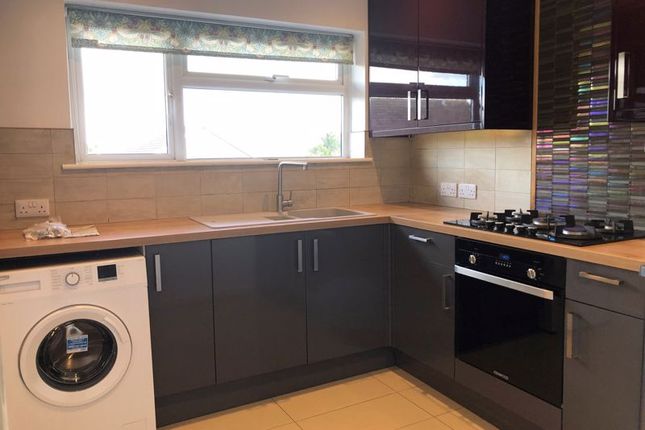 96, Broom Hill, Maidenhead photo 2