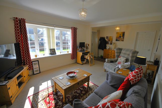 4, Kingsmead Drive, Doncaster photo 3