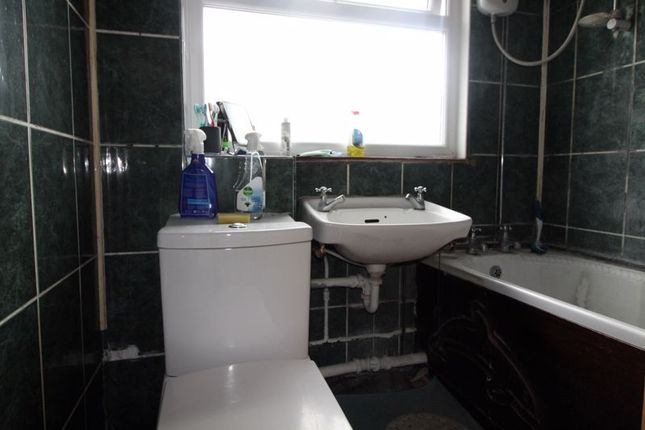 Terraced house for sale in Axe Close, Luton