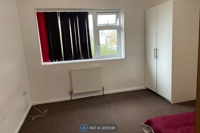 Saxon Avenue, Feltham photo 2