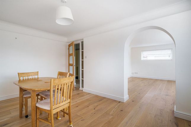 14 Howard Avenue, Chichester photo 4