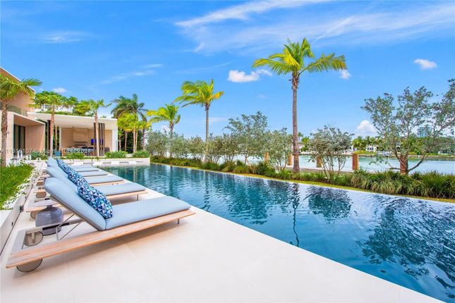 Villa for sale in Street Name Upon Request, Miami Beach, Us