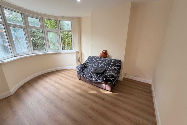 22A, Staines Road, Feltham photo 2