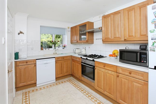 25, Goodrich Grove, NEWPORT photo 3