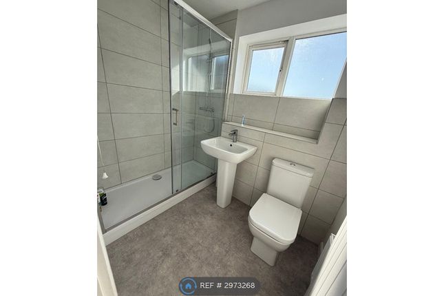 Mahon Close, Enfield photo 3