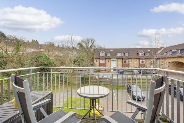 2-bed flat on 21, Greengate,, Chairborough Road, High Wycombe, £210,000