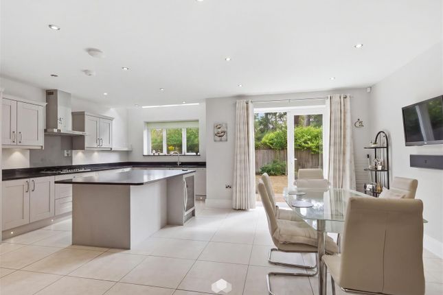 22, Dormy Crescent, Ferndown photo 3