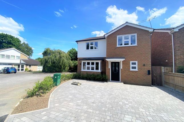 Thumbnail Detached house to rent in Evelyn Close, Hook Heath, Woking
