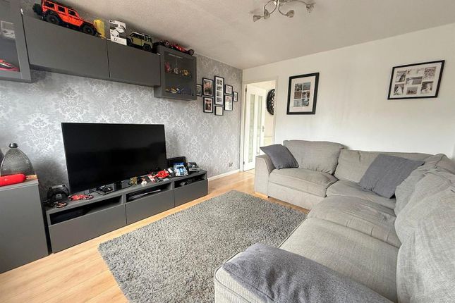 2, Summit Rise, Northampton photo 2