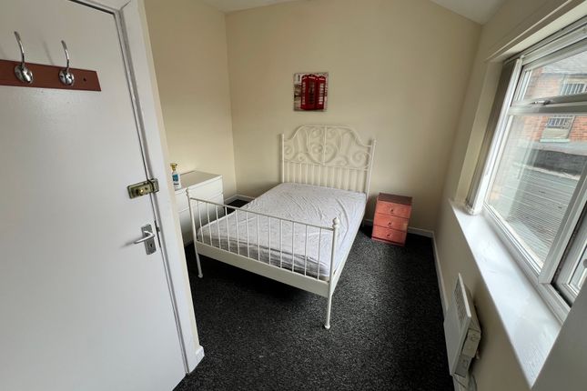 1 Room B, Portland Street , Walsall photo 2
