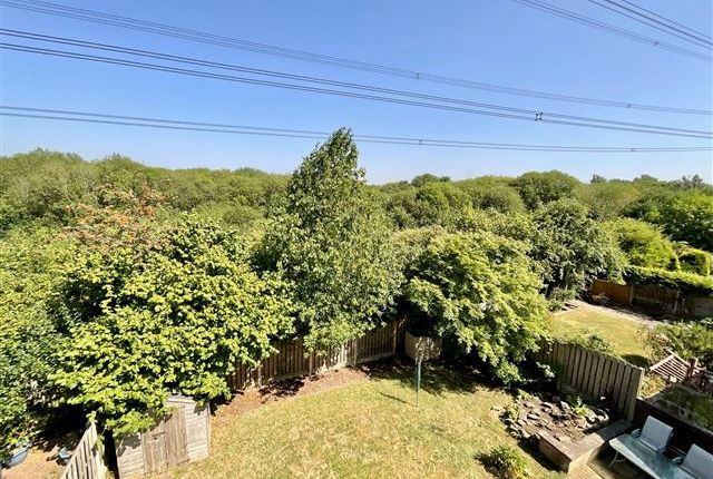 128, Meadow Gate Avenue Sothall, Sheffield photo 2