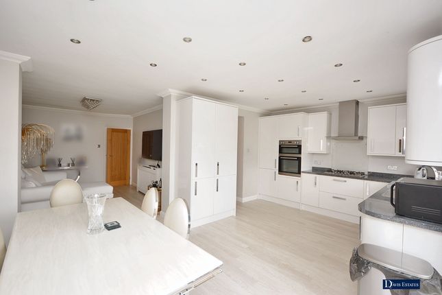 22 Candover Road, Hornchurch photo 3