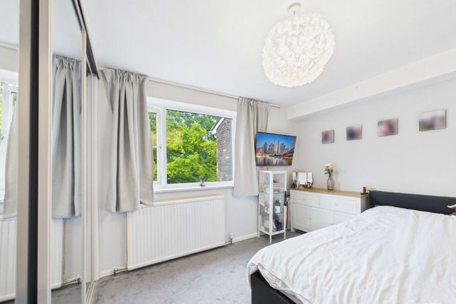 40 Ladygrove, Croydon photo 4