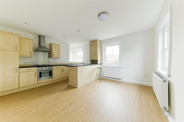 Thumbnail Flat to rent in High Street, Banstead