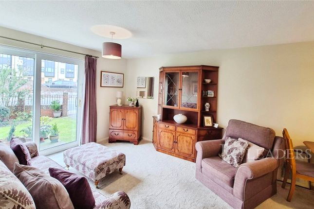 Flat 11, Cedar Court,, Bath Lane, Hampshire photo 4