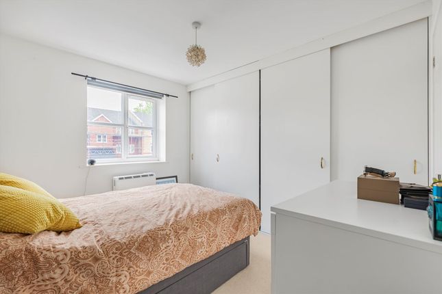 Flat 35, Offers Court, Winery Lane, Kingston Upon Thames photo 4