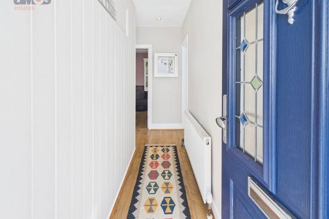 22 Hawkwell Chase, Hockley, Essex photo 3