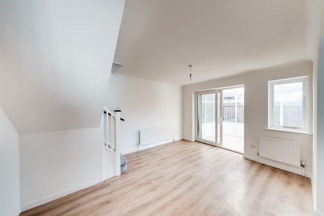 12, Johnsons Way, Greenhithe photo 4