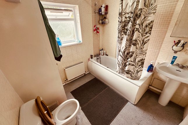 Holly Park Road, London photo 3