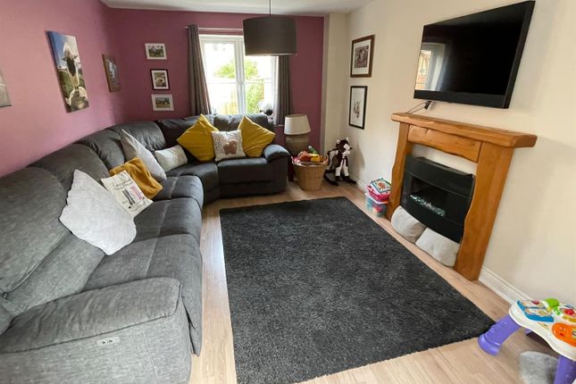 71, Kingswood Road, Crewkerne photo 3