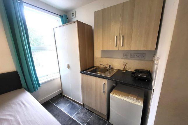 Flat 4, 33 Victoria Road, Wolverhampton photo 4