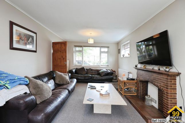 17, Chenies Avenue, Little Chalfont photo 4