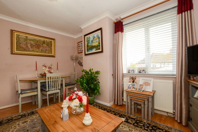 Halsey Place, Watford photo 4