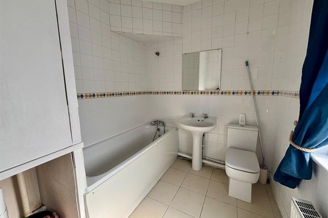 1156B, High Road, London photo 4