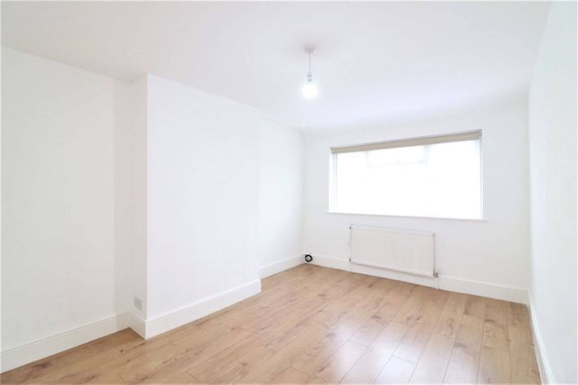 Flat to rent in Meadowview Road, London