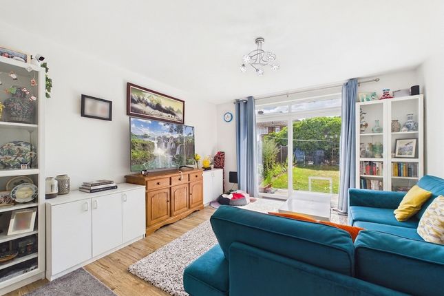 31 Sandown Way, Northolt photo 4