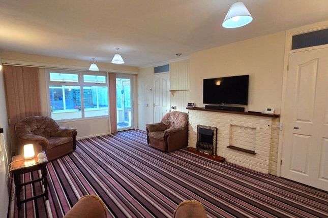 12, Fair Isle Drive, Warwickshire photo 3