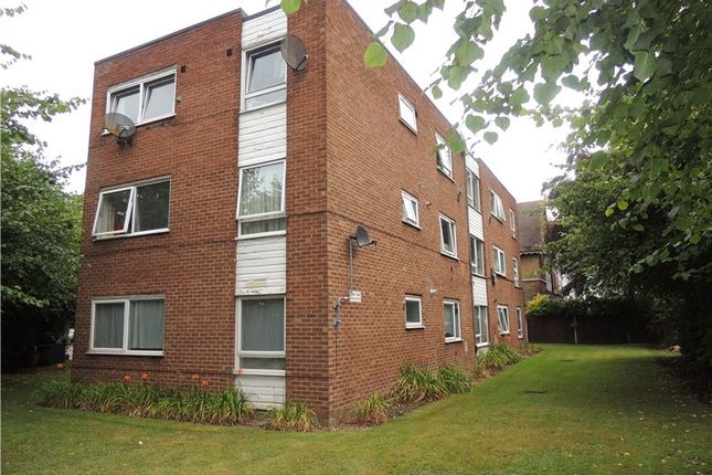 Flat to rent in Morland Road, Addiscombe, Croydon