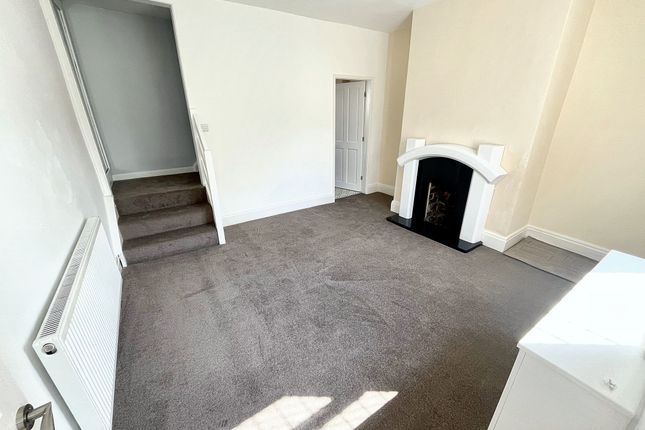 352 Hollins Lane, Bury photo 4