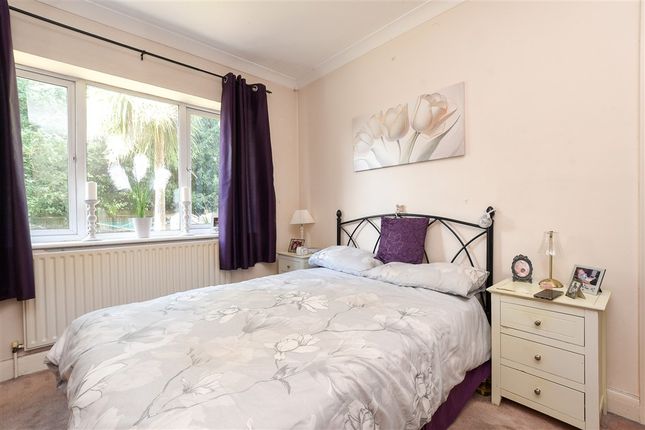 Harrow Gardens, Warlingham photo 4