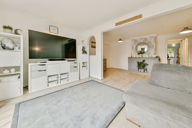 29, Verity Way, Stevenage photo 4