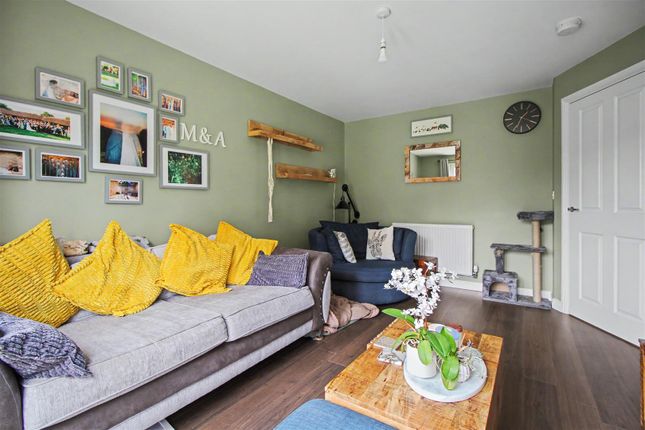 74, Darsdale Drive, Wellingborough photo 3