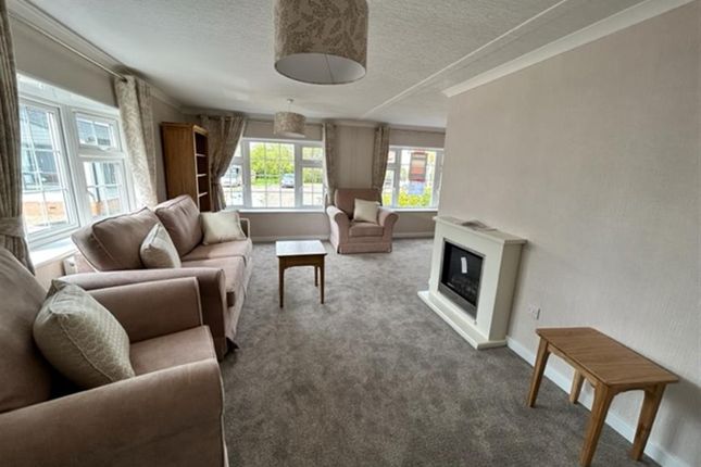 Thumbnail Mobile/park home for sale in Maidstone Road, Staplehurst, Kent